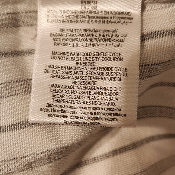 BCBGeneration Sleeveless Top Size Large - Picture 3 of 4